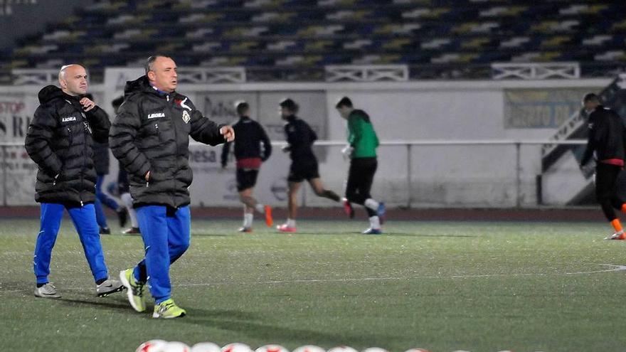 Josu Uribe, durante el entrenamiento de la tarde en el Hermanos Antuña.