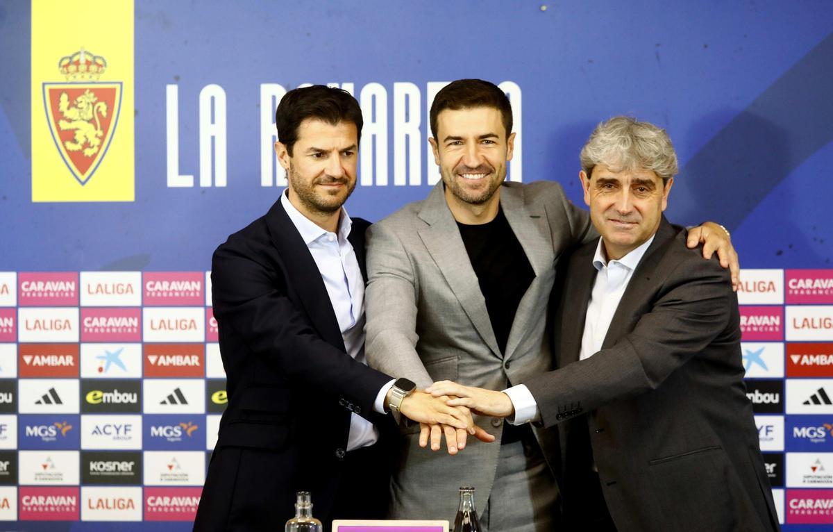 López, Gabi e Indias, en la presentación oficial del técnico.