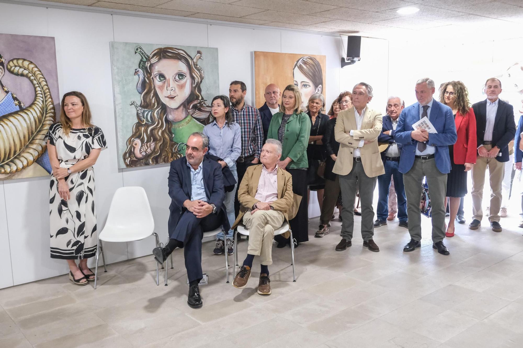 Así ha sido la inaguración en La Alcudia de la exposición "Serie íbera" de la artista Sómnica Bernabeu