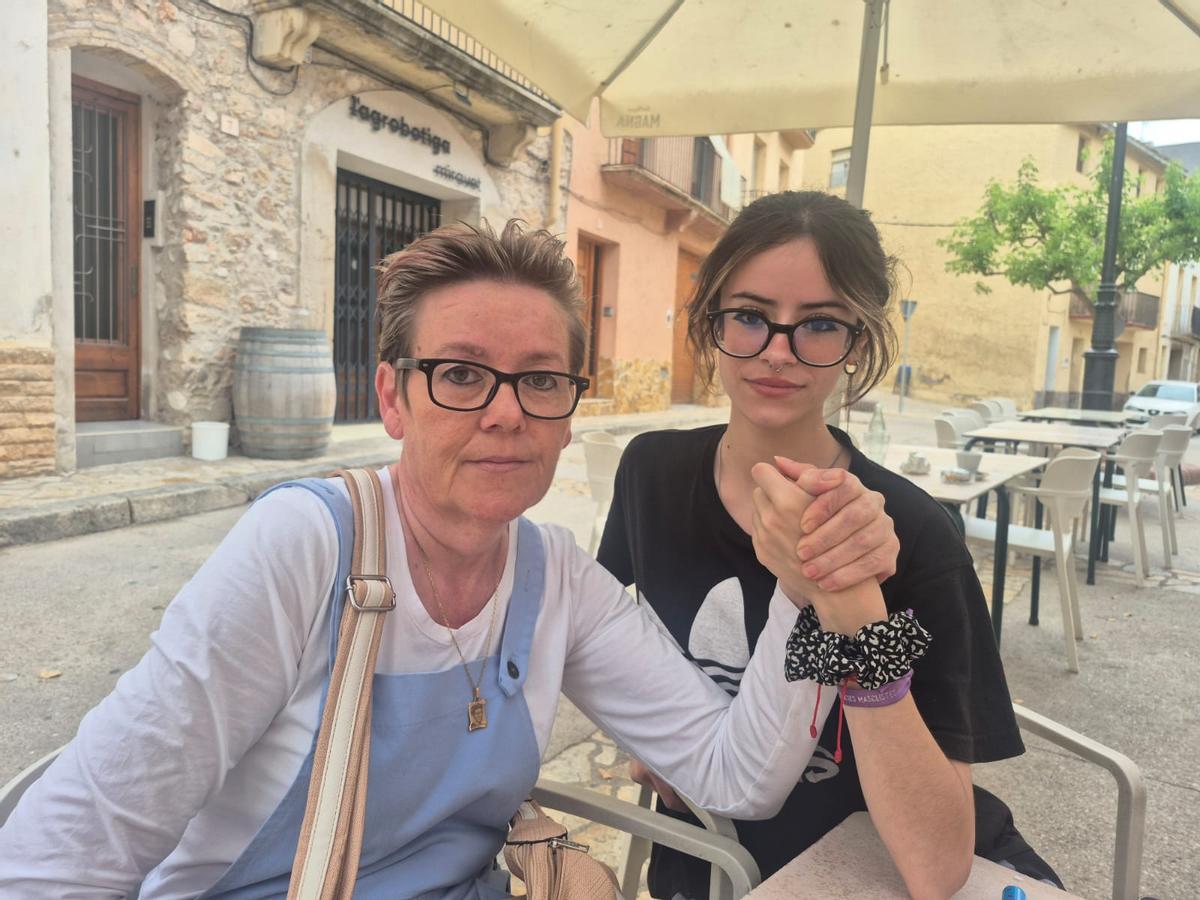 Olga Sánchez y Lucía, madre y hermana de Iván, el niño de 15 años que murió en junio de 2021 en el Ebro. Olga Sánchez y Lucía, madre y hermana de Iván, el niño de 15 años que murió en junio de 2021 en el Ebro.