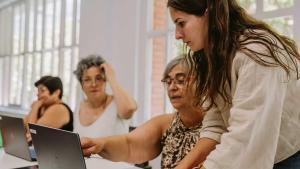 Los trabajadores sociales serán los protagonistas de Emerald Impact, una empresa de gestión de vivienda social y asequible que quiere poner a las familias en el centro. En la imagen, un curso de trabajadores sociales.