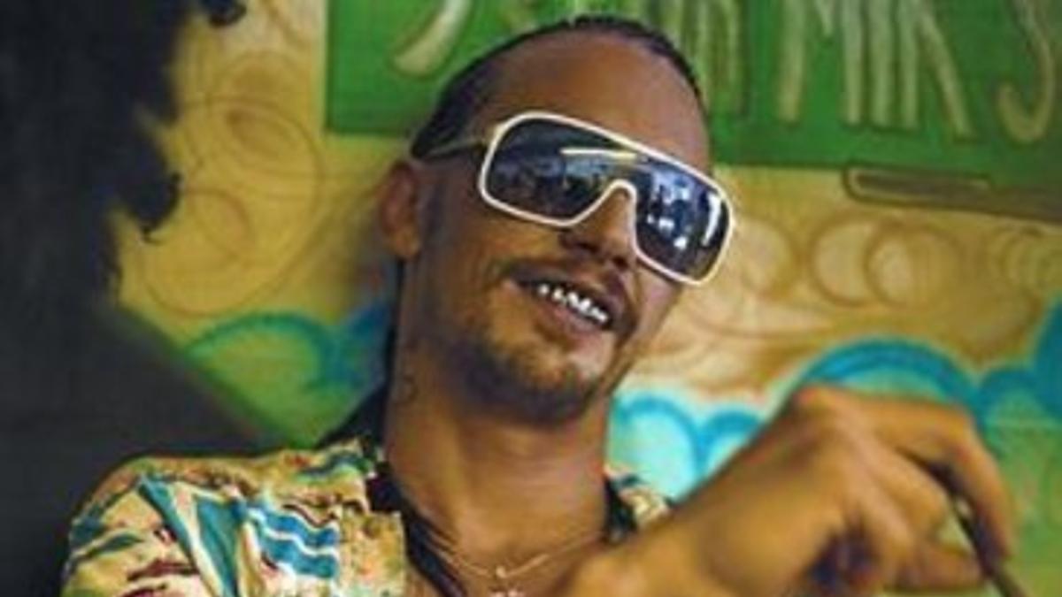 Un irreconocible James Franco, en una imagen de 'Spring Breakers'.