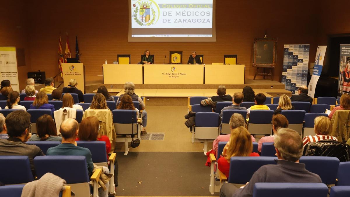 Merche Ortín y Leandro Catalán, este lunes, en la asamblea.