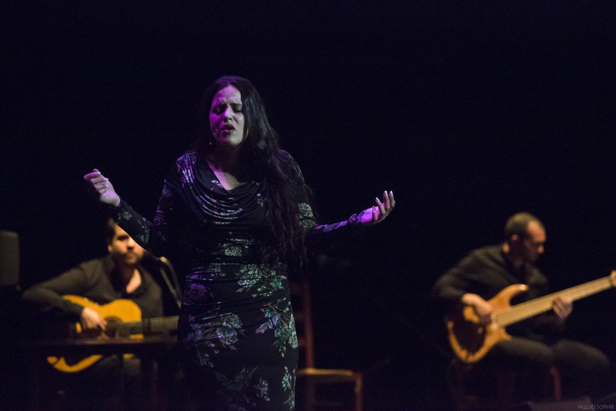 Rosalía actuando durante el espectáculo 'Rumba Surreal', homenaje a Maruja Garrido, dentro del Festival Ciutat Flamenco, en 2014 en el Mercat de les Flors.