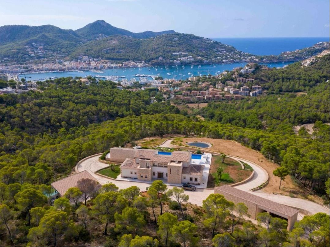 Vivienda valorada en 24.950.000 euros y ubicada en una parcela de 96.000 m² en Puerto de Andratx, en Mallorca. Tiene 1.294 m² de superficie y seis habitaciones.