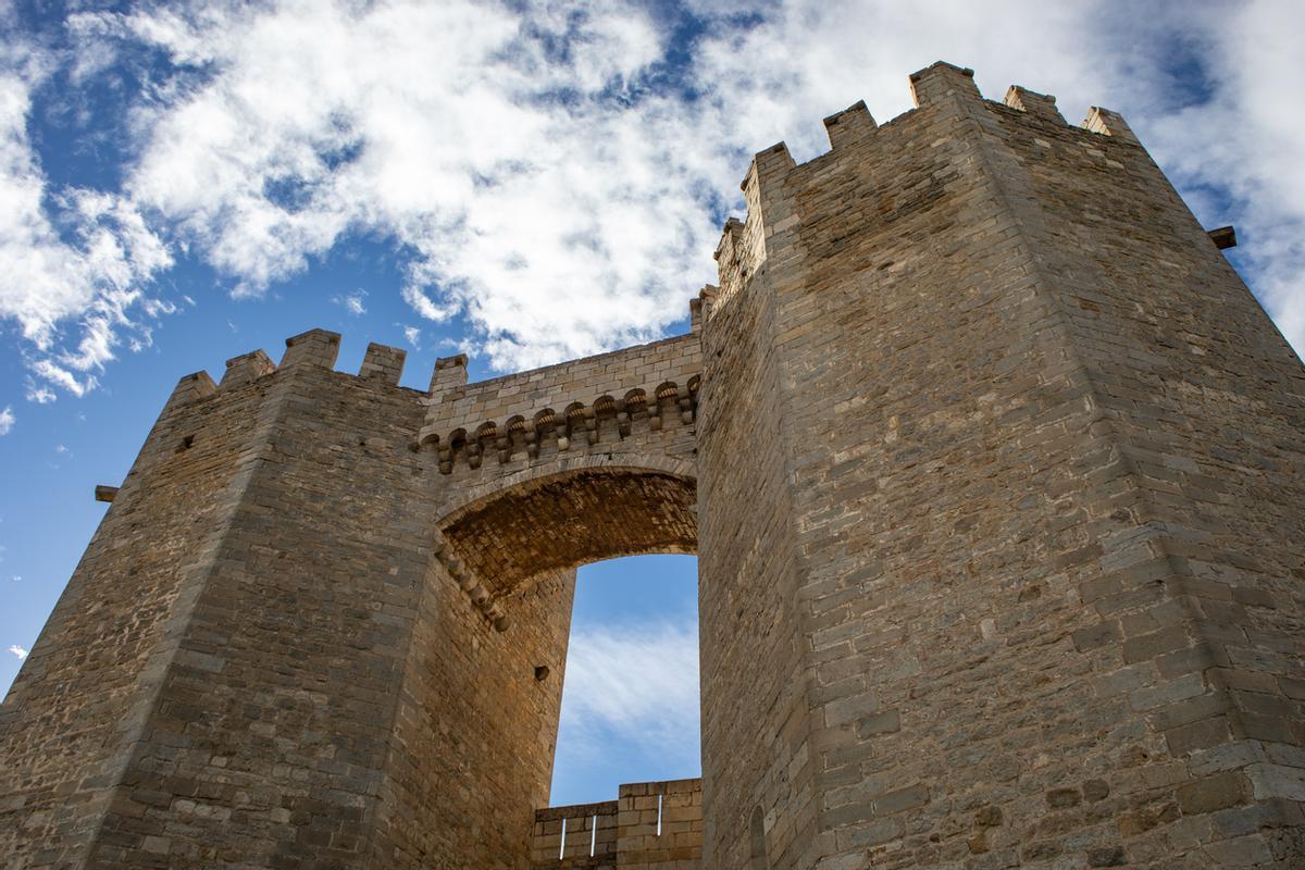Estas dos torres son la puerta de entrada a esta magnífica joya medieval.