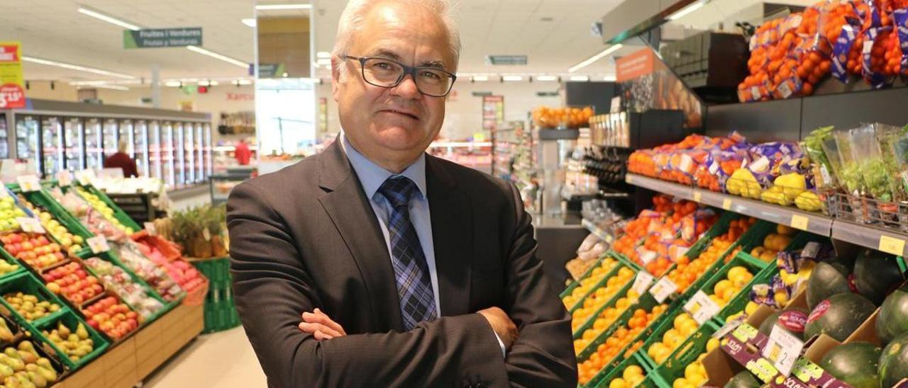 El director general de Masymas, José Juan Fornés, en uno de los supermercados.