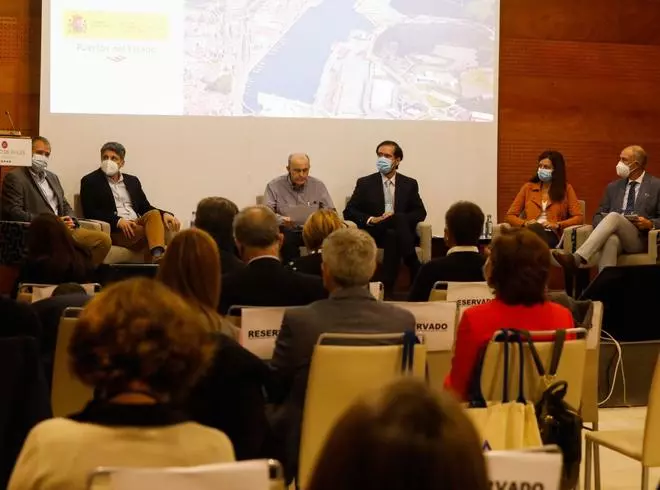 El árido dragado en la ría no se puede verter en Salinas por su contaminación