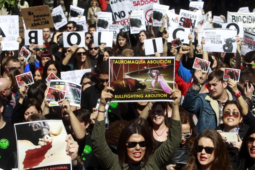 Manifestación y performance antitaurina en Valencia