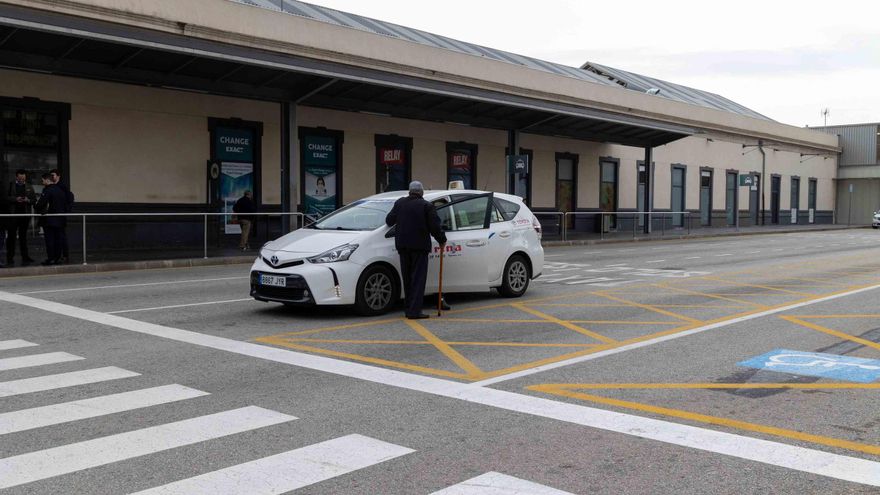 Taxistas de Alicante se suman a la huelga nacional contra el aumento en las pólizas de seguro
