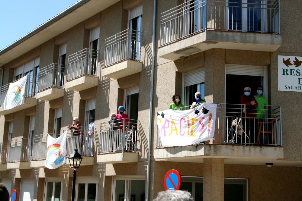 Els veïns reconeixen la tasca dels treballadors de la residència de Bagà