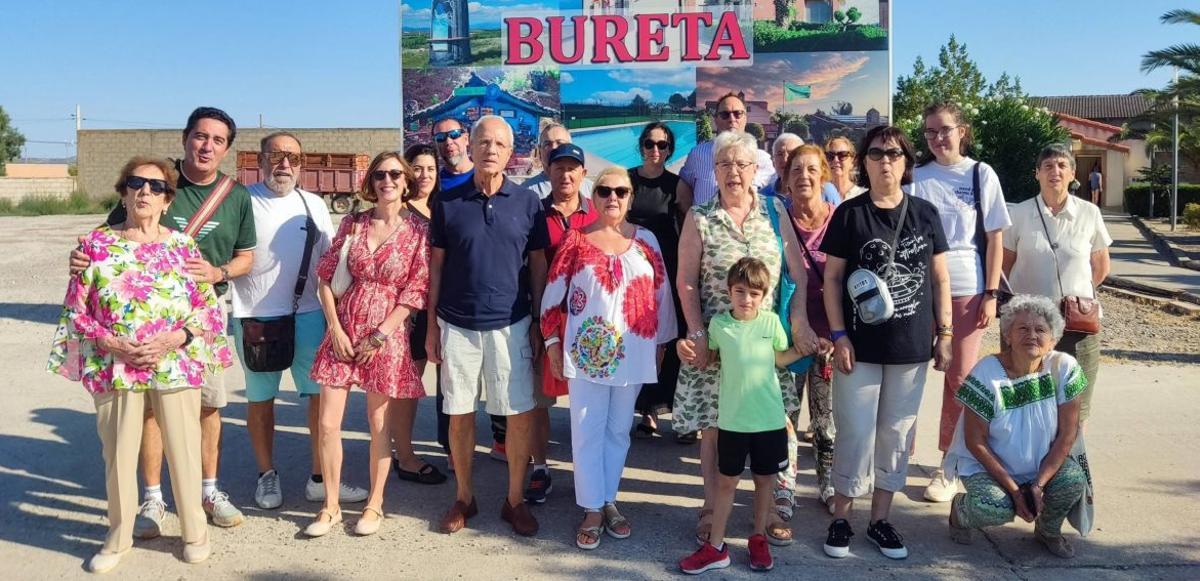 Visita de la asociación a Bureta donde celebraron la asamblea de socios.