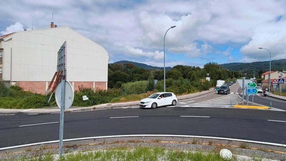 Ámbito de actuación del PIA junto al Río Saíñas, en la margen izquierda del vial.