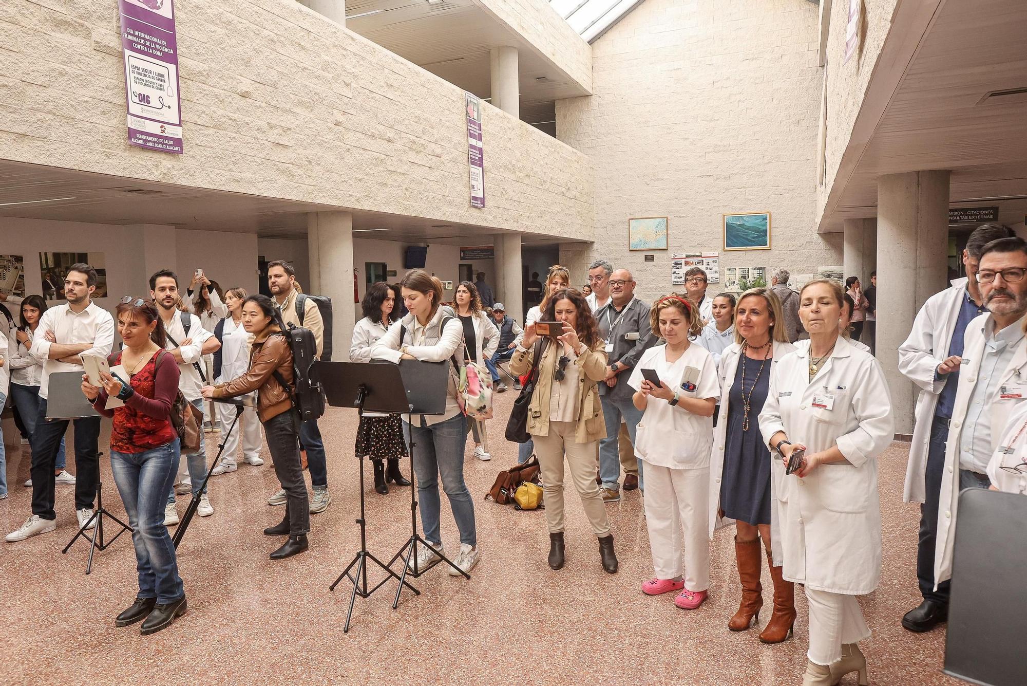 La orquesta ADDA Simfònica lleva la música como terapia al Hospital de San Juan