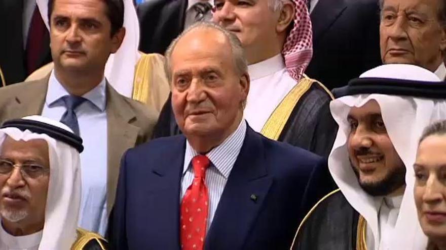 El rey Juan Carlos encargó crear una estructura en Suiza para recibir dinero de Arabia