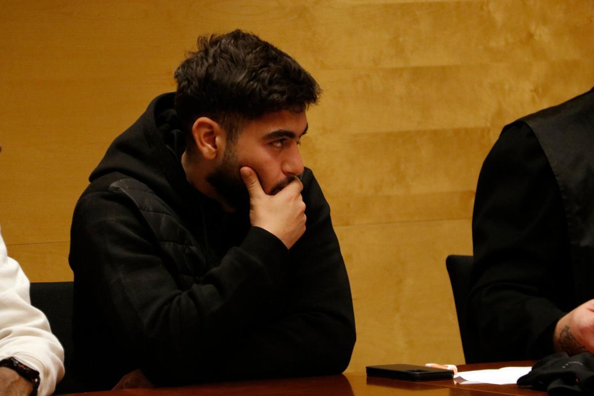 El kamikaze de la Jonquera, assegut al banc dels acusats de l'Audiència de Girona.