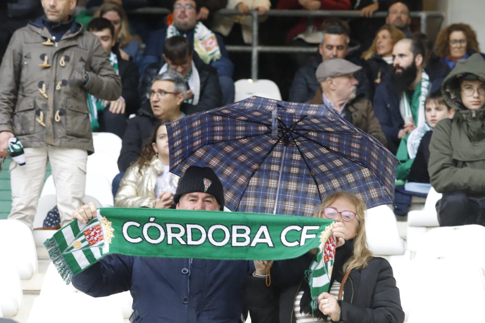 Córdoba CF-Racing de Santander | Las imágenes de la afición blanquiverde en El Arcángel