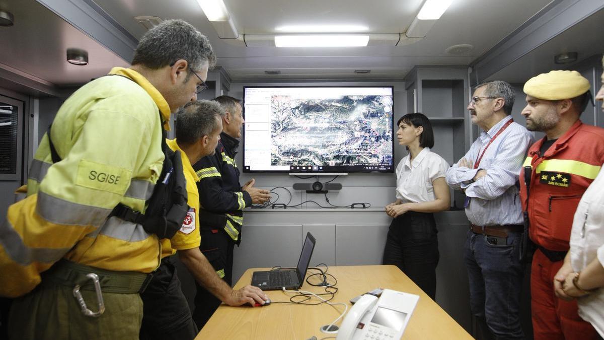 La ministra de Ciencia, Diana Morant, en el centro de control del incendio de Alicante de agosto de 2022.