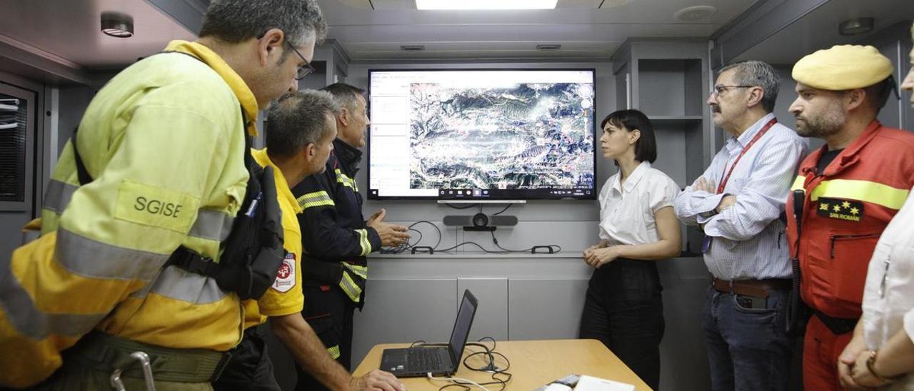 La ministra de Ciencia, Diana Morant, en el centro de control del incendio de Alicante de agosto de 2022.