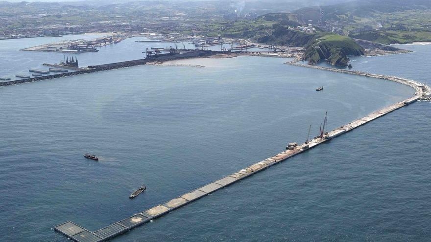 Vista de la obra de ampliación de El Musel, en 2008. |