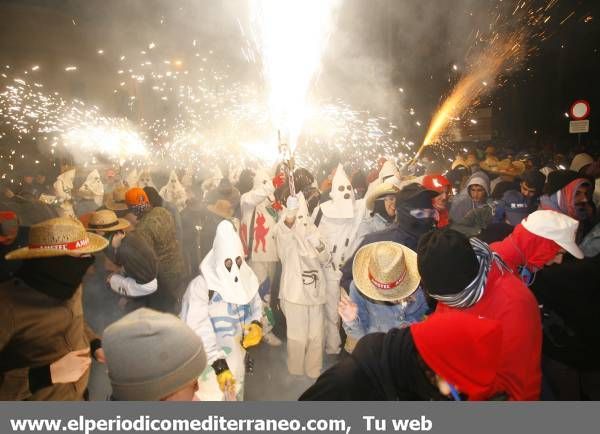 GALERÍA DE FOTOS - La ‘Nit màgica’ llena de pólvora y fuego la capital