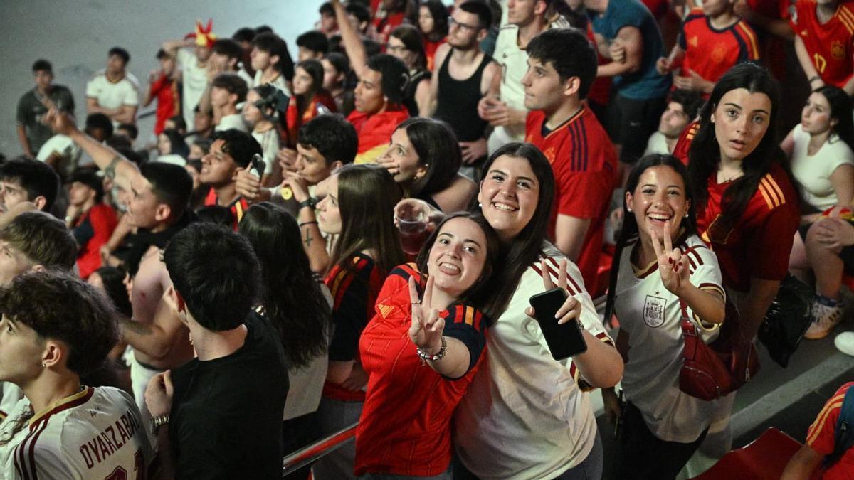Vídeo | Así se vivió el pase de España a cuartos en el Príncipe Felipe: pasión en el templo del baloncesto