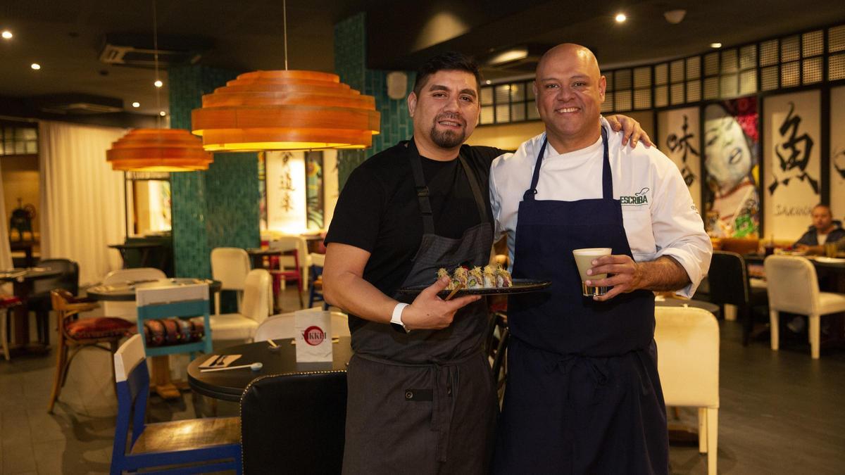 Roberto Sihuay y Marco Aliaga en Passeig Escribà Nikkei.