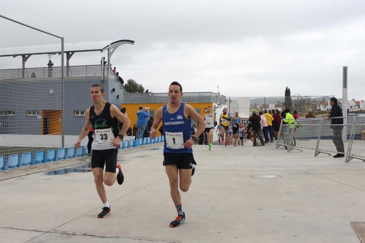 Javier Arcas y Fátima Ouhaddou vencen en la Media Maratón de Lucena