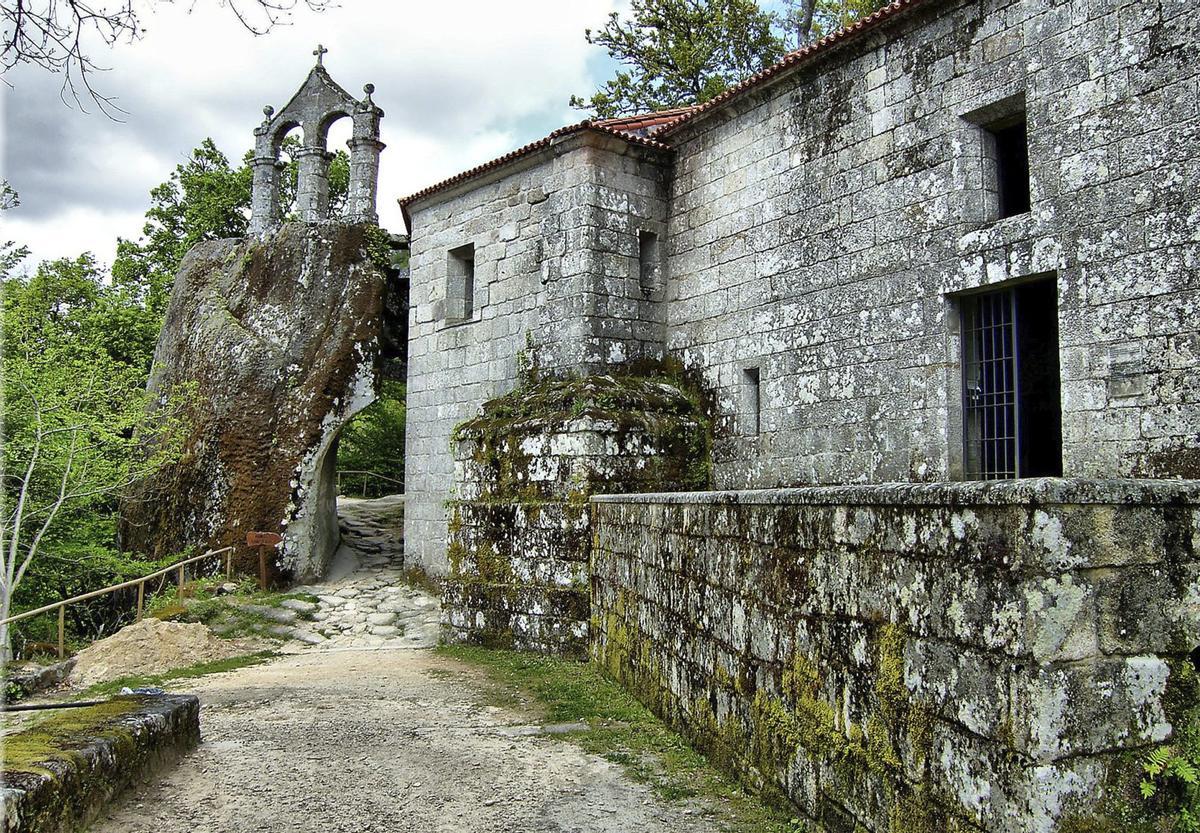 Vista do mosteiro de San Pedro de Rocas (Esgos, Ourense), o cenobio máis antigo de Galicia.