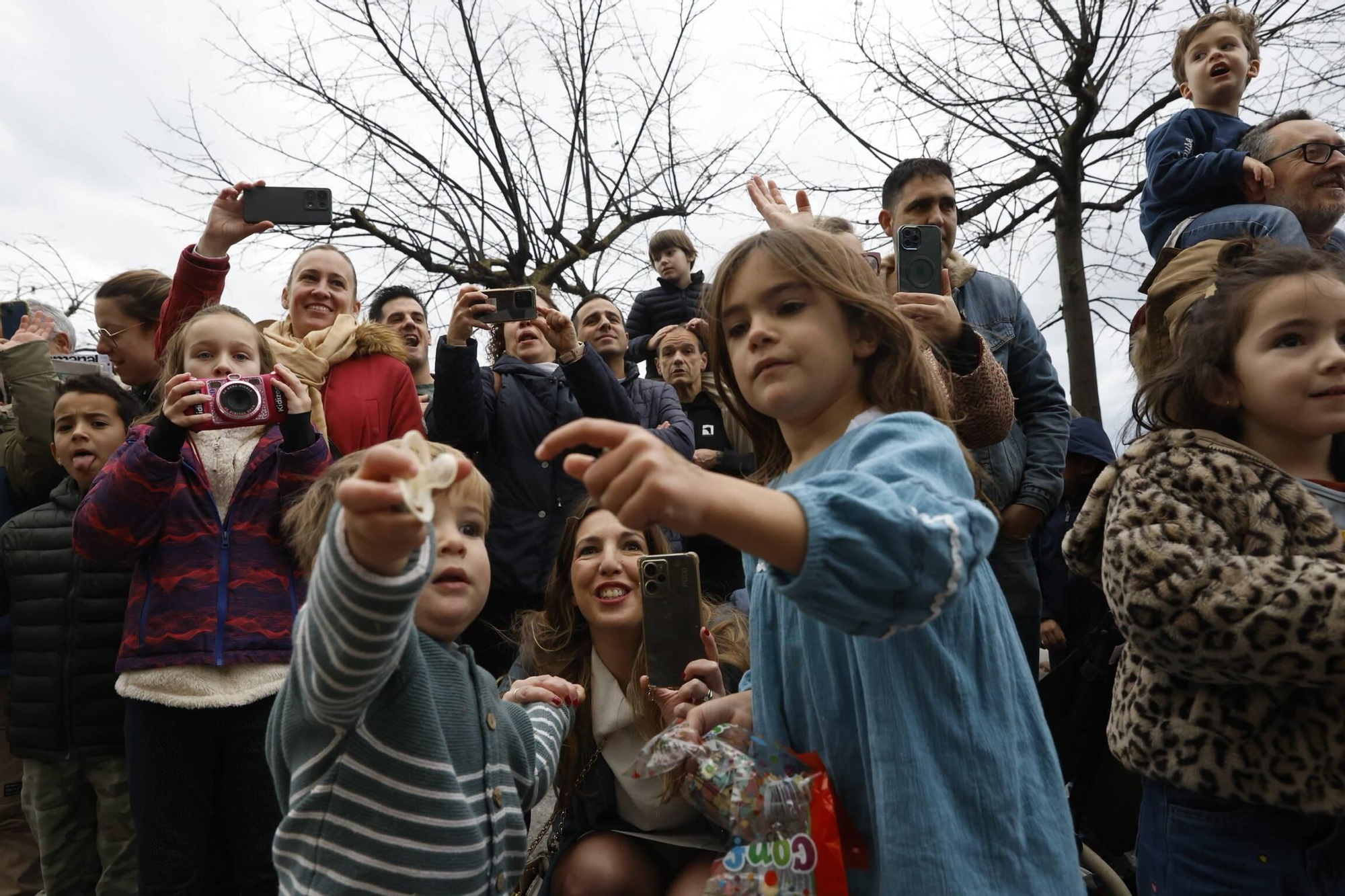 En imágenes: Los Reyes Magos desembarcan en Gijón