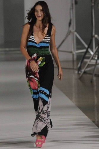 La modelo Adriana Lima en la 080 Barcelona Fashion