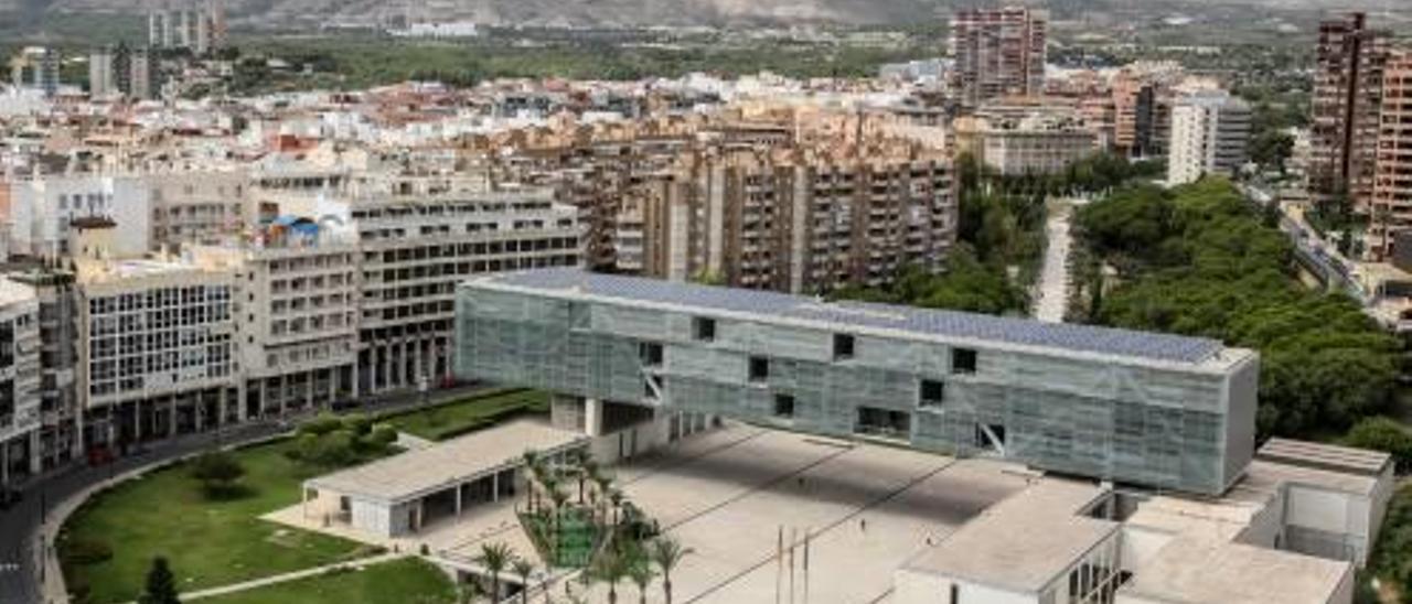 Benidorm somete a examen la VPT de sus 700 empleados públicos