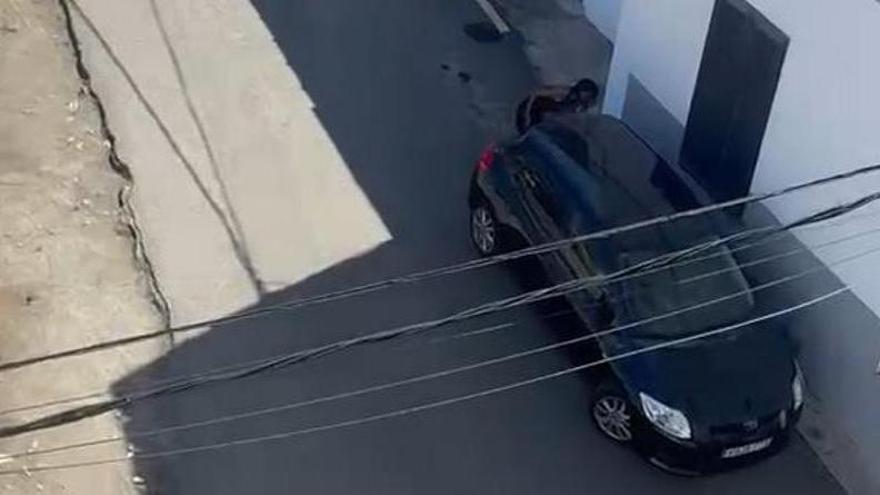 Vecinos del Puertillo denuncian el comportamiento violento de 'La flaca'