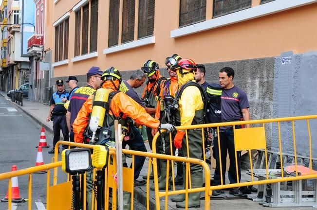 Efectivos de los Bomberos de Las Palmas de Gran ...