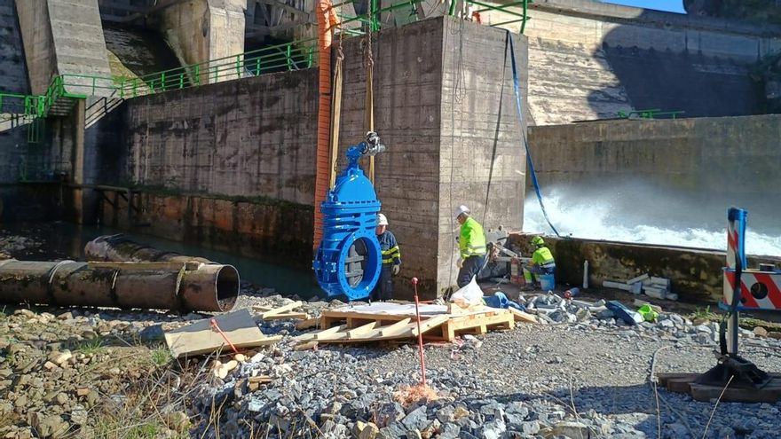 La fuente de Asturias cambia sus &quot;grifos&quot;: Cadasa renueva las válvulas de la presa de Rioseco, que regula el caudal del Nalón