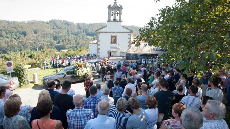 Multitudinaria despedida a los fallecidos en el rallye de La Coruña