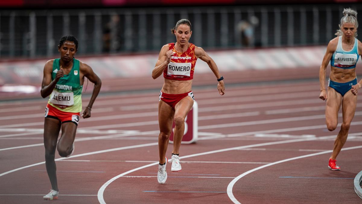 Natalia Romero, en la salida de su semifinal de los 800 femenino