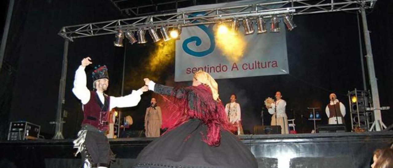 Miguel Sotelo durante una actuación de baile tradicional. // E.G.