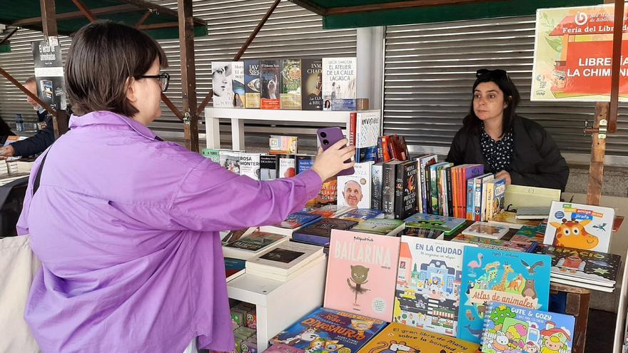 La Pola se llena de letras en su Feria del Libro