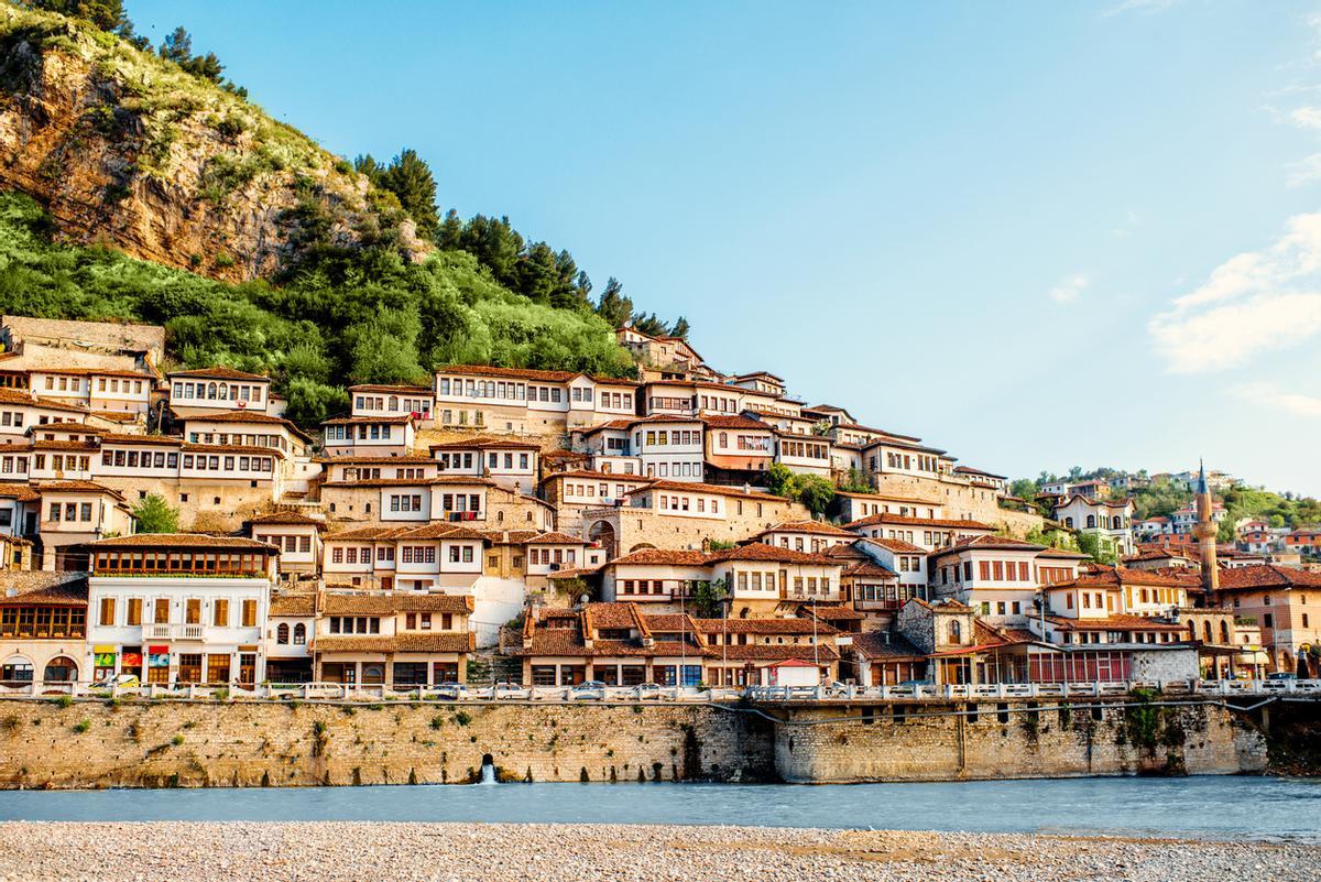 Berat es conocida como "la ciudad de las mil ventanas"
