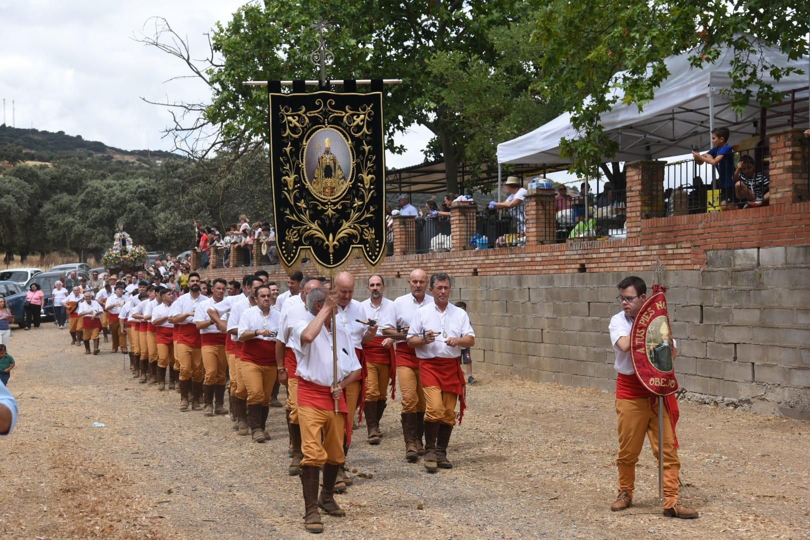 Obejo celebra su tradicional Danza de las Espadas en honor de San Benito