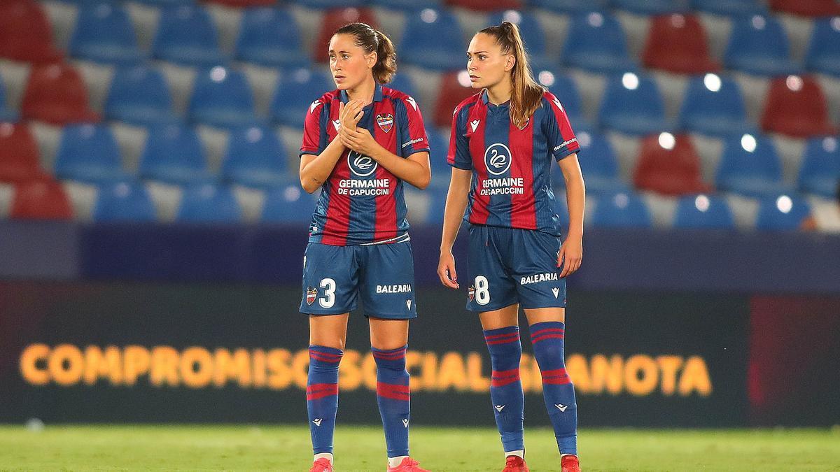 Una imagen de las jugadoras del Levante ante el OL.