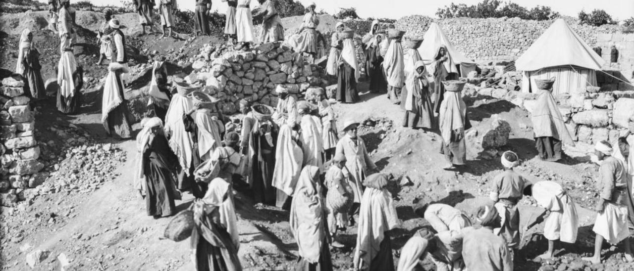 Excavacions a la zona
d’Hebron que Ubach
va fotografiar el 1928.