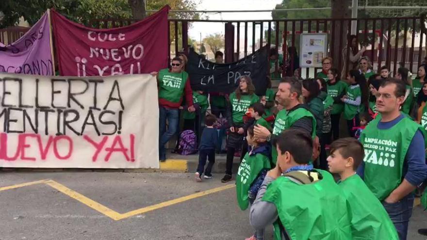 Padres del colegio La Paz de Elche reclaman un nuevo edificio