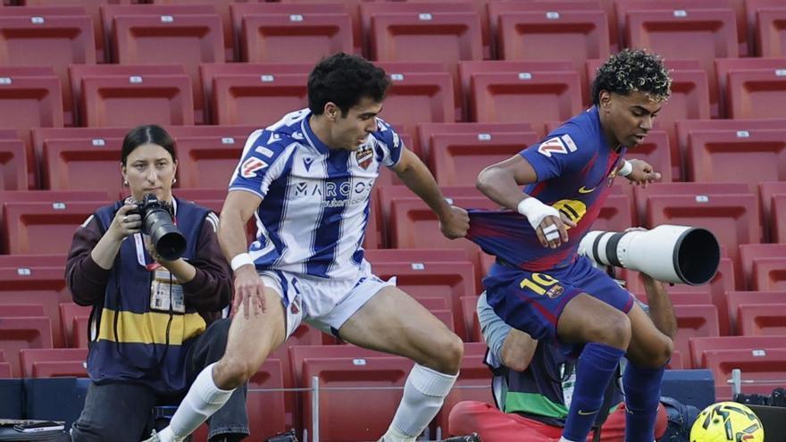 El Levante admite su interés en pujar por Manu Sánchez