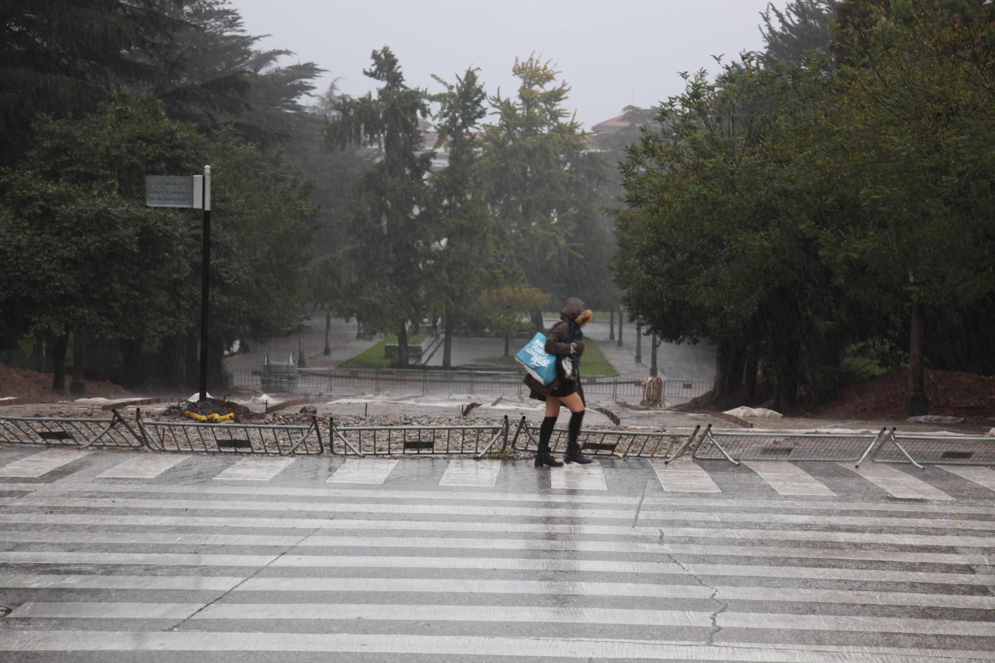 Temporal en Santiago, en alerta amarilla por lluvias, viento y fuerte oleaje