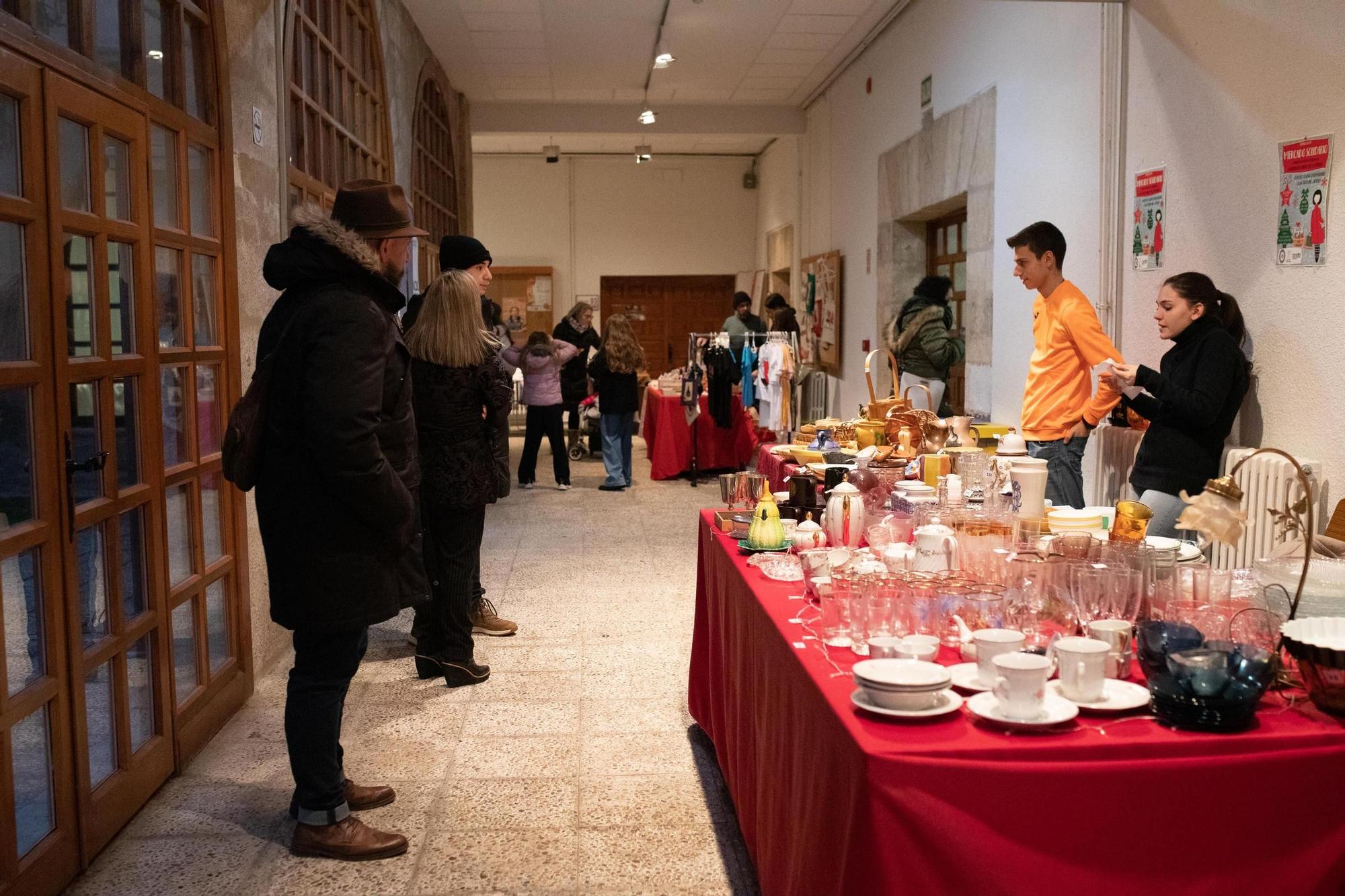 Mercado solidario de la Cofradía Virgen de la Concha en el Colegio Universitario de Zamora