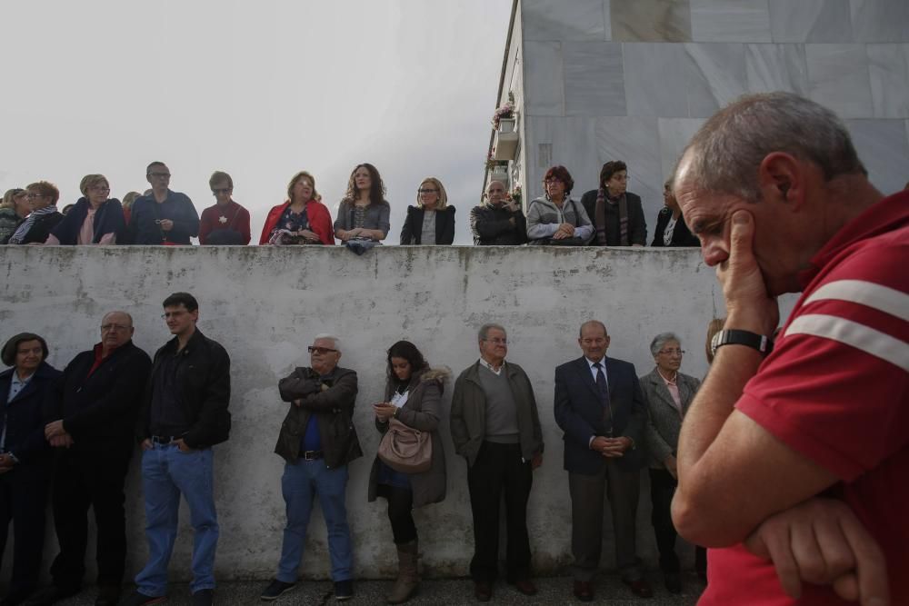 Día de los Difuntos en el cementerio de la Carriona, Avilés