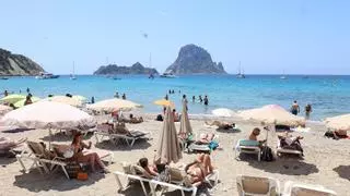 La misión casi imposible de aparcar en Cala d'Hort: "Llevo media hora dando vueltas"