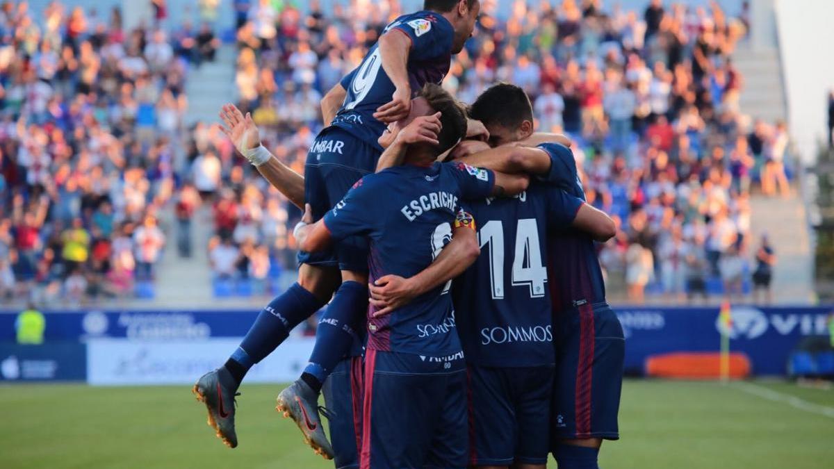 Golpe de autoridad del Huesca frente al Deportivo (3-1)